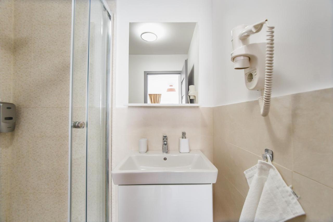 Apart Hotel Fresh Oradea Ngoại thất bức ảnh