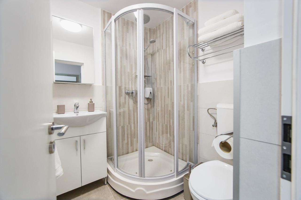 Apart Hotel Fresh Oradea Ngoại thất bức ảnh