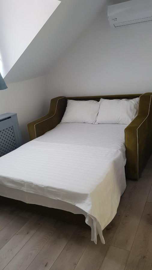 Apart Hotel Fresh Oradea Ngoại thất bức ảnh