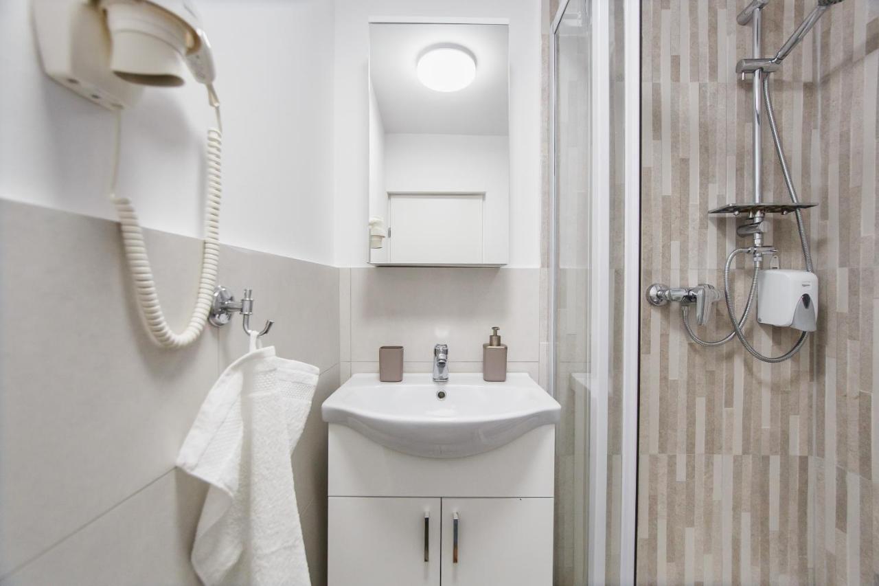 Apart Hotel Fresh Oradea Ngoại thất bức ảnh