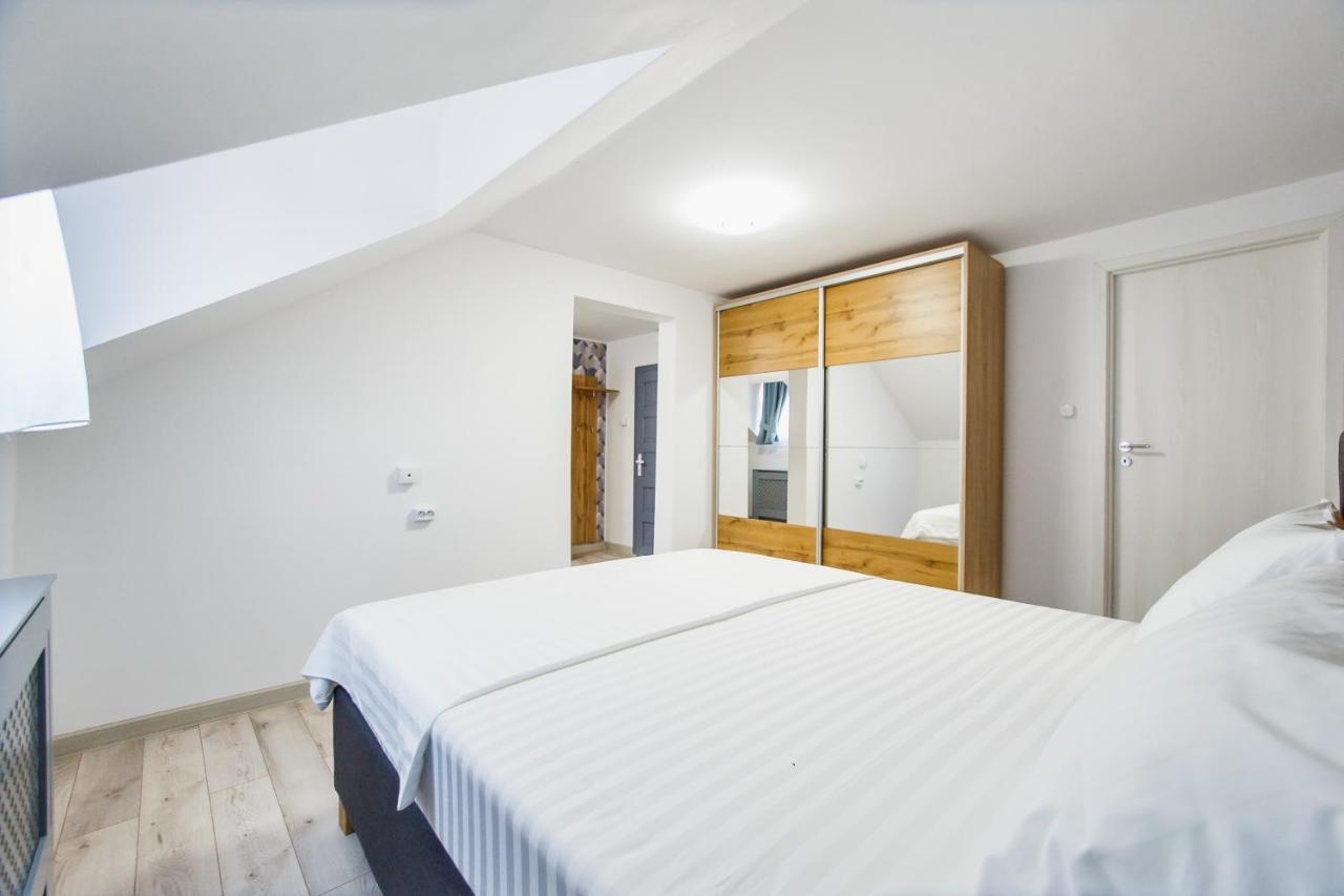 Apart Hotel Fresh Oradea Ngoại thất bức ảnh